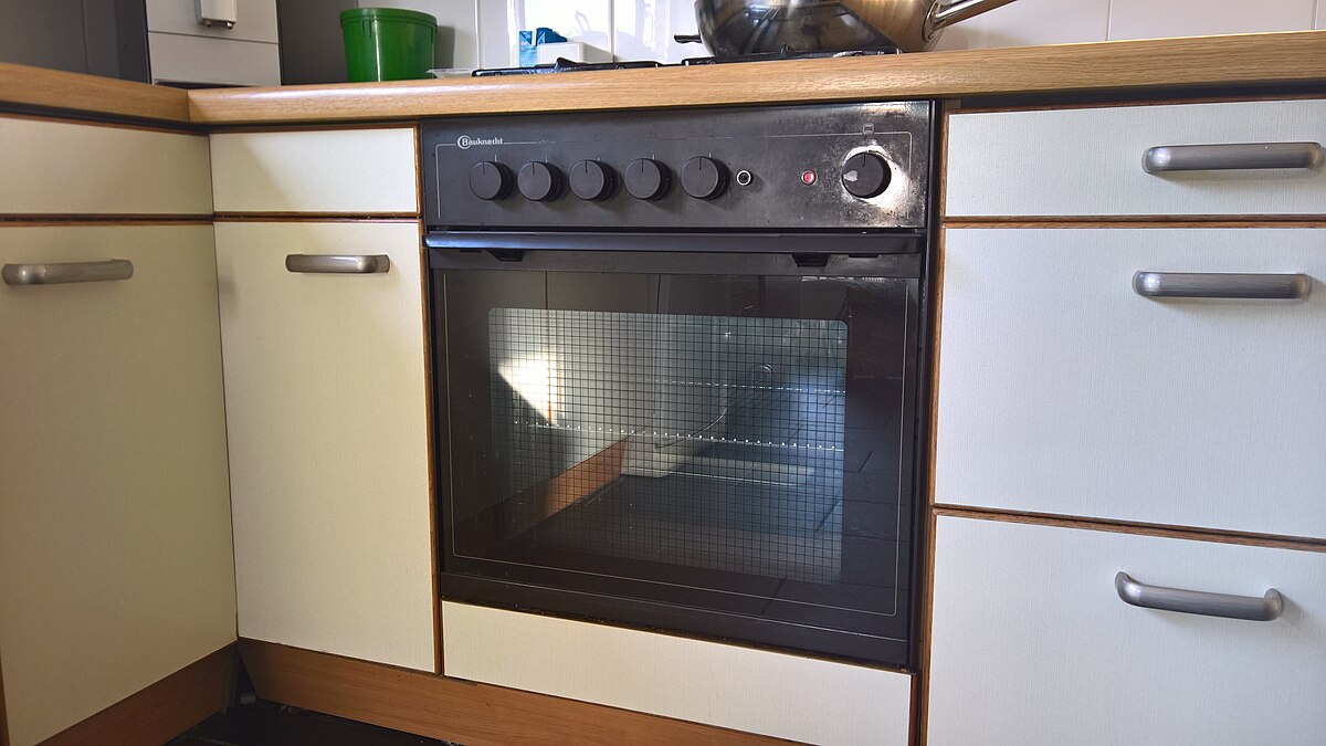 Domestic single built-in oven